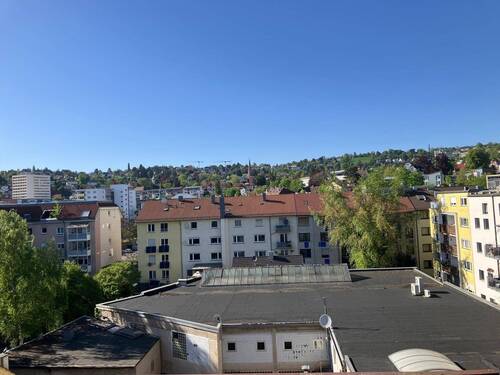 Balkon Ausblick.jpeg - 2 Zimmer Wohnung mit Dachterrasse in zentraler Lage