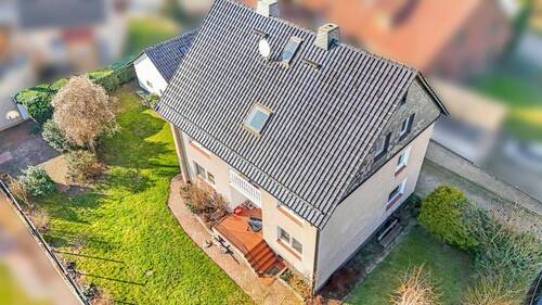 Hausansicht_Drohne_4 - 3 Familienhaus mit 3 Garagen und schönem Grundstück - Pattensen - Jeinsen - viele Modernisierungen
