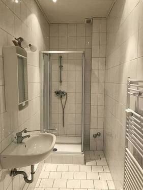 Bad mit Duche, EG - 