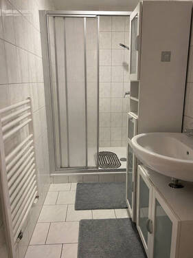 modernes Bad mit Dusche, DG - 