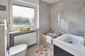 Helles Badezimmer - 5 Zimmer Reihenmittelhaus zum Kaufen in Nürnberg