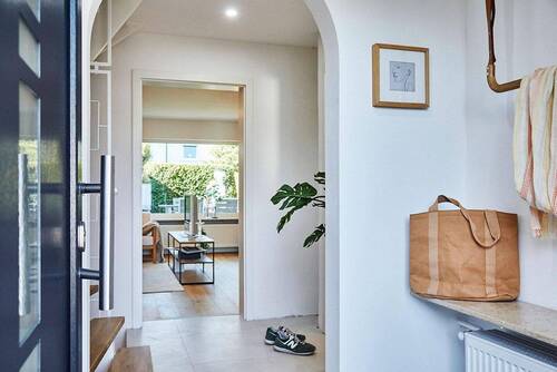 Einladender Eingangsbereich - 5 Zimmer Reihenmittelhaus in Nürnberg