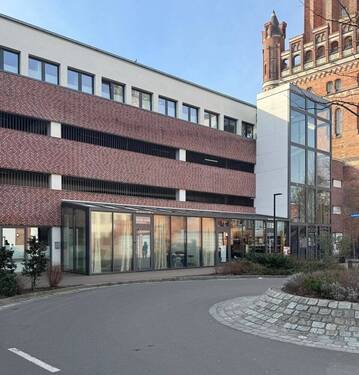 YBKS1686 - * Hochwertig ausgestattete Physiopraxis *