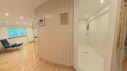 Saunabereich mit Dusche - 