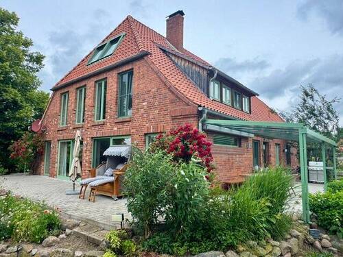 Rückansicht mit umlaufender Terrasse - 