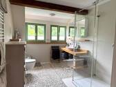Modernes Duschbad mit begehbarer Dusche - 