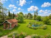 Blick auf den Gartenteich - 