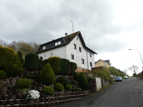 Straßenansicht - provisionsfrei für Ersteher -Zweifamilienhaus- Zwangsversteigerung