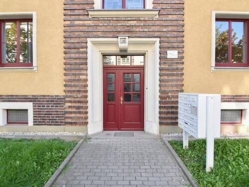 Hauseingang - 3 Zimmer Etagenwohnung zum Kaufen in Zwickau