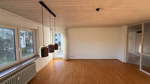 566 OG Wohnzimmer - 3 Zimmer Etagenwohnung in Neuhausen auf den Fildern