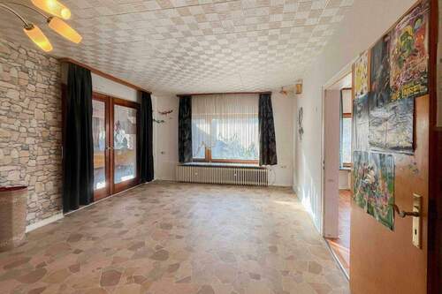 Wohnzimmer - 4 Zimmer Einfamilienhaus in Solingen