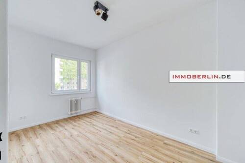 3 - 2 Zimmer Etagenwohnung in Berlin