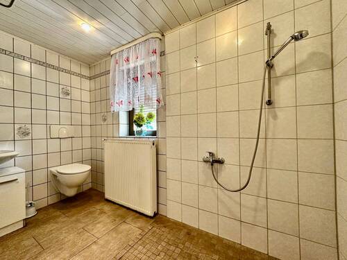 2. Bad mit Dusche - 