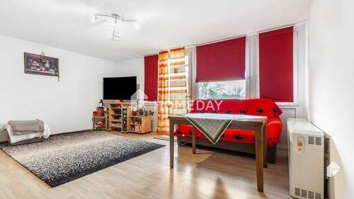 Wohnzimmer 1 - Attraktive 1-Zimmer-Wohnung mit Loggia in Nürnberg Stein