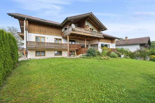 Objektansicht - Bergblick, guter Zustand, besonderer Grundriss - 5-Zi.-ETW mit Stellplatz und zusätzlichen Optionen