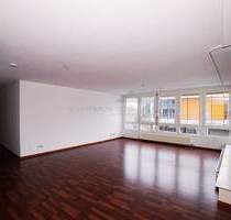 Sonnige Eleganz über den Dächern Zwickaus - Stilvolle 4-Zimmer-Wohnung mit Platz zum Leben