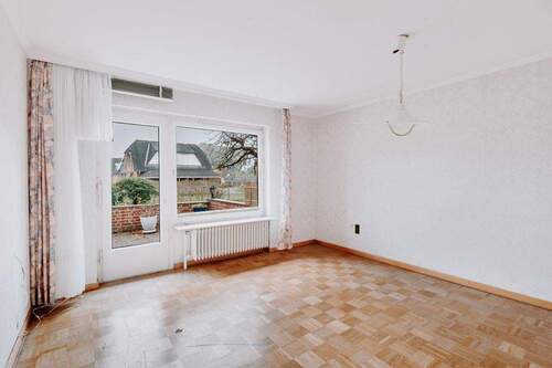 Wohnzimmer mit Gartenblick - 5 Zimmer Einfamilienhaus in Adendorf