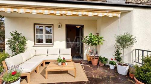 Blick auf die Terrasse - 6 Zimmer Einfamilienhaus zum Kaufen in Altusried