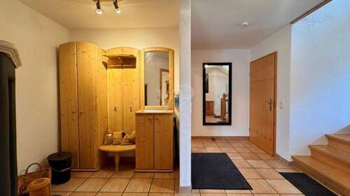 Eingangsbereich mit Diele - Einfamilienhaus mit 231,00 m&sup2; in Altusried zum Kaufen