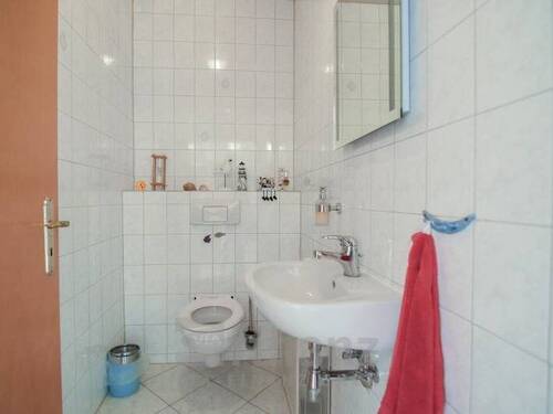 Gäste WC 1 OG - 