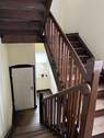 Treppenhaus mit Holztreppe - 