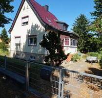 Charmantes Einfamilienhaus mit Kaminofen, Holzterrasse - Schulzendorf