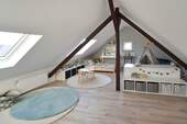 Kinderzimmer Dachgeschoss illustriert - 