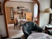 Wohnzimmer mit Blick ins Eszimmer - 