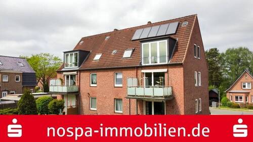 Drohnenbild - Attraktives Investment: Voll vermietetes Mehrfamilienhaus mit großem Grundstück in Breitenburg