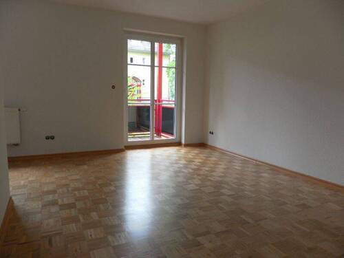Wohnzimmer - 2 Zimmer Etagenwohnung zur Miete in Chemnitz