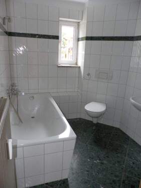 Tageslichtbad mit Wanne - 