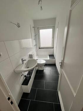 Bad mit Dusche - 
