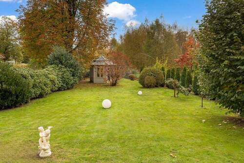 Blick in den Garten - Einfamilienhaus mit 288,00 m² in Seevetal zum Kaufen