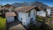 Einfahrt und Garage - 4 Zimmer Einfamilienhaus zum Kaufen in Bayerisch Gmain