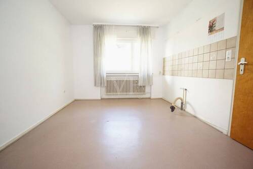 Zimmer o. zweite Küche Wohnhaus EG - 