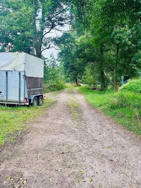Zufahrt zum Grundstück - 