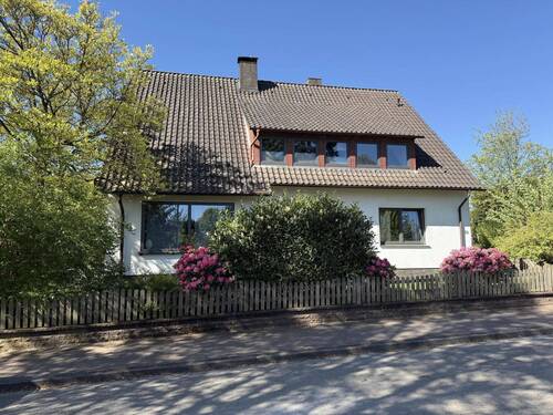 Hausansicht von der Straße - 