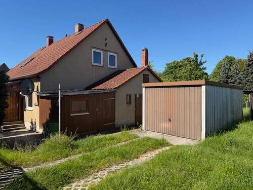 Titelbild Haus - Doppelhaushälfte mit Garage und Garten