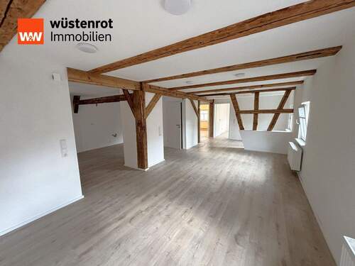 Wohn- und Esszimmer, mit Blick (links) in Küche - 3 Zimmer Etagenwohnung zur Miete in Engelthal