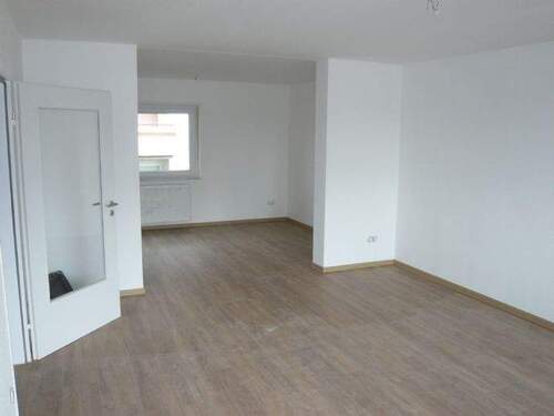 Wohnzimmer mit angrenzendem Esszimmer - 