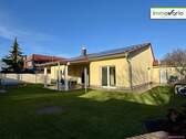 Ansicht Rückseite - Stilvoller Bungalow-Traum mit Garten und Pool in ruhiger Lage Otterslebens zu vermieten!