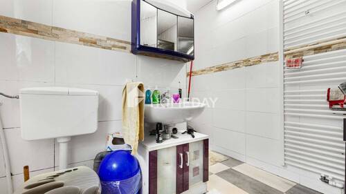 1. OG Badezimmer 2 - 