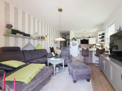 Wohnzimmer - Etagenwohnung mit 72,40 m² in Rostock zum Kaufen