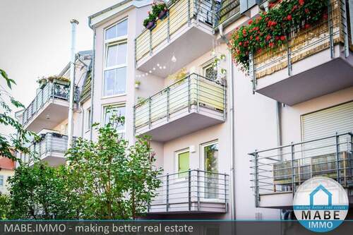 Hausansicht - 2-Raum-Wohnung mit Balkon und Tiefgaragenstellplatz