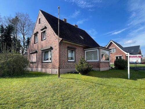 IVN präsentiert - Schönes massives EFH in Super Lage von Wacken zu verkaufen!