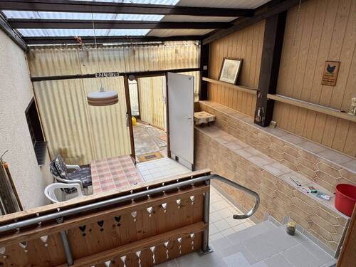 überdachte Sitzecke am Haus - 
