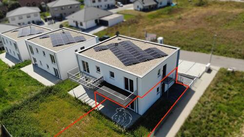 Vogelperspektive - Top-Energieeffizienz trifft Komfort: Neubauwohnung mit Terrasse; KFW-55 Förderung