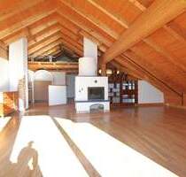 Lichtdurchflutete 2,5 Zi.- mit Option auf 3 Zi. DG Whg. mit zwei Balkone und Blick in die Berge, sofort beziehbar. - Sindelsdorf Mühleck