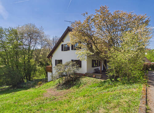 Seitenansicht - Haus mieten & ankommen: Ruhe, Natur und viel Platz genießen