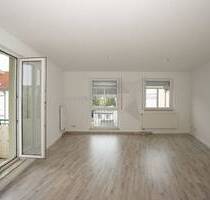Gemütliche 2-Raum-Wohnung mit Balkon, Tageslichtbad, Außenjalousien und Tiefgarage - Zwickau Innenstadt